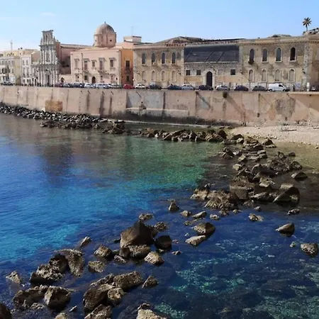 Sea-view Terrace & Bikes Moon Ortigia *